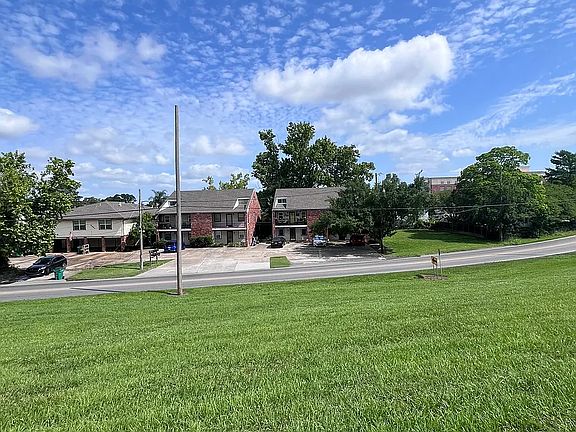 2nd image of 2813 River Rd APT A