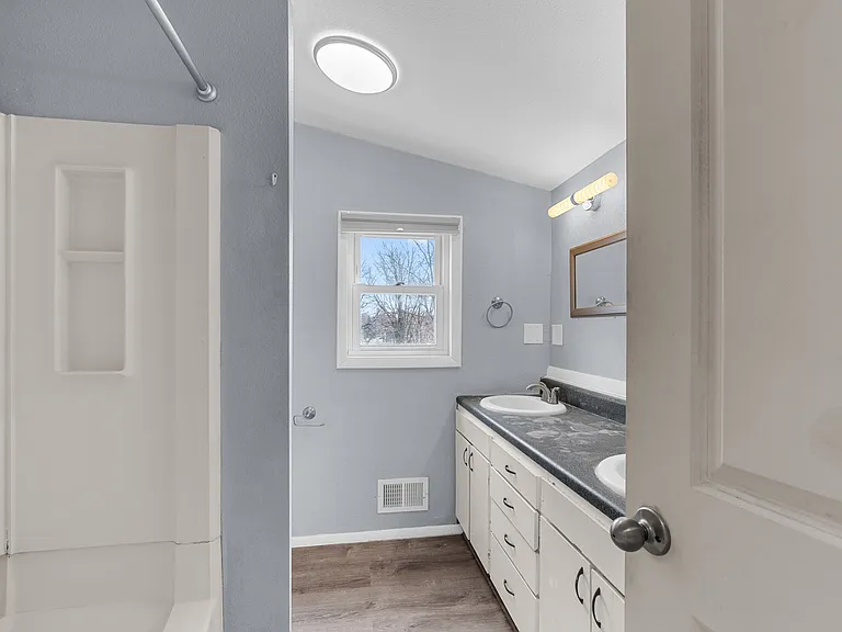 404 N Superior St #3 — Photo 10