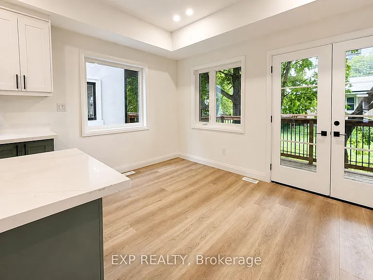 13 Chester St #UPPER — Photo 9