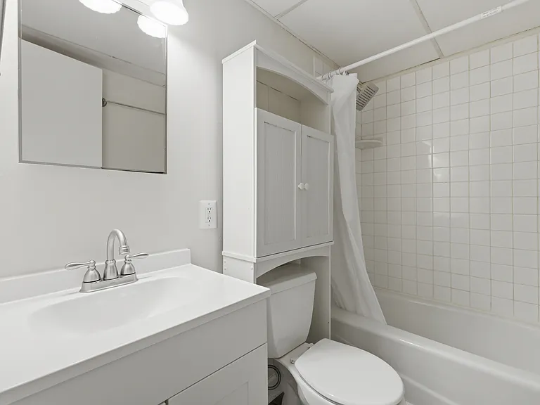 Full bath in basement