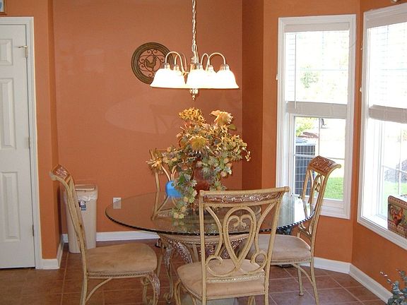 Brkfst Area w/bay window