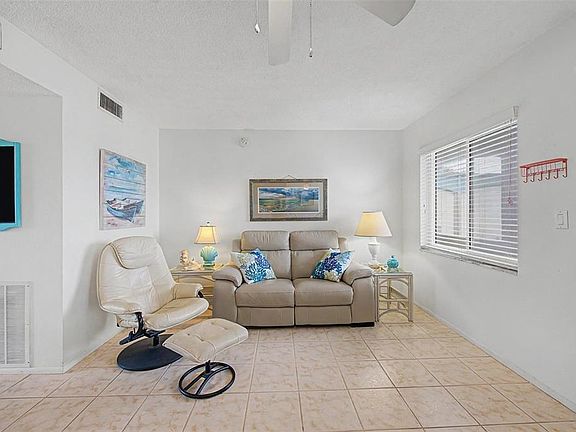 5th image of 2110 GULF BOULEVARD #9