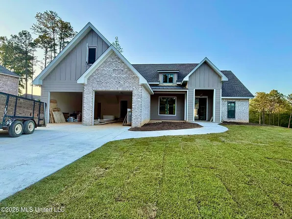 124 Brookhollow Blvd, Hattiesburg, MS 39402