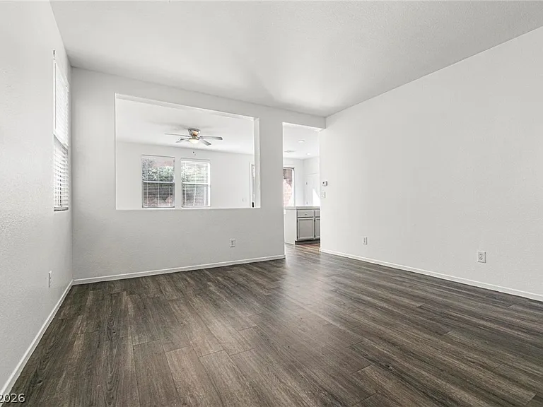 937 Lord Crewe St — Photo 4