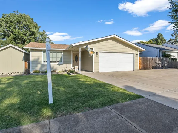 3124 Blackthorn Dr, Medford, OR 97504