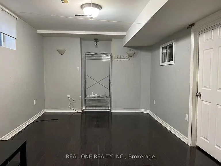 5292 Longhouse Cres — Photo 5