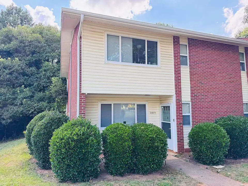 2371 Champion Ct