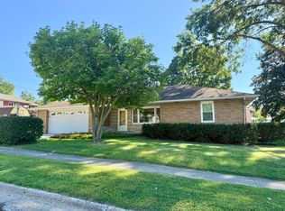 922 Beech Dr, Dixon, IL 61021