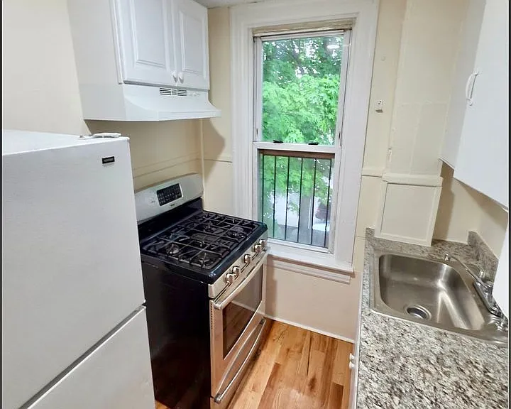 47 Montgomery Street — Photo 2