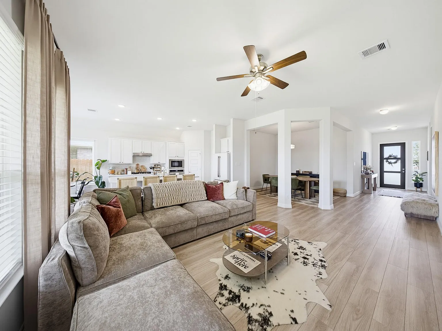 4 bed, 2.5 bath, 2279 sqft, $2,800 — Photo 3