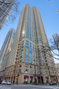 25 E Superior St APT 2402, Chicago, IL, 60611