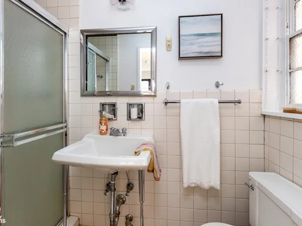 425 East 79th Street image 11 of 15