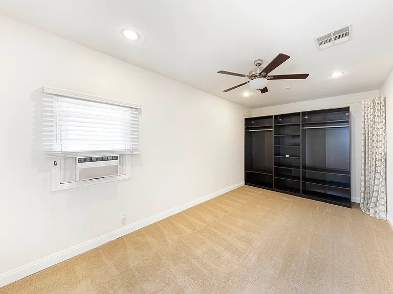 206 S Center St #B — Photo 4