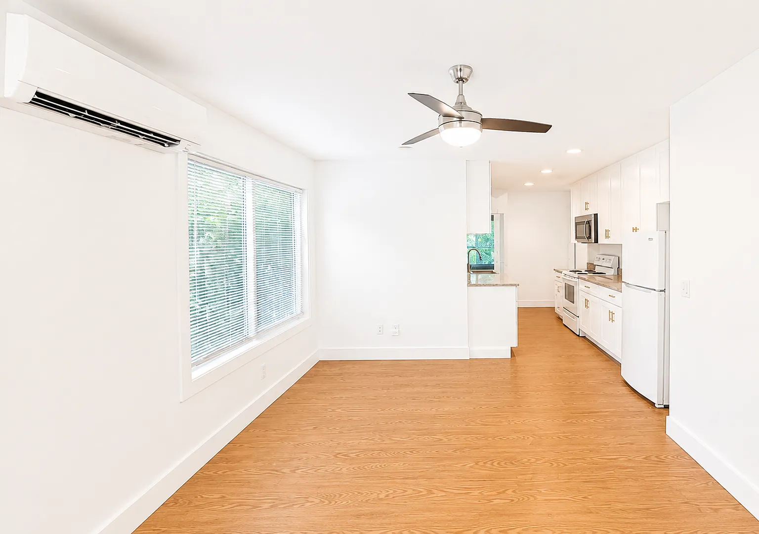 Black Mountain Garage Apartment- One occupant only! 6 Month Lease! — Photo 3