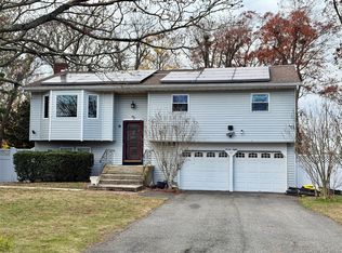 28 Urban Dr, Selden, NY 11784