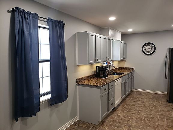 Kitchen w/dishwasher