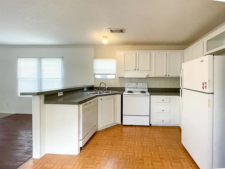 5816 SW Archer Rd #33 — Photo 5