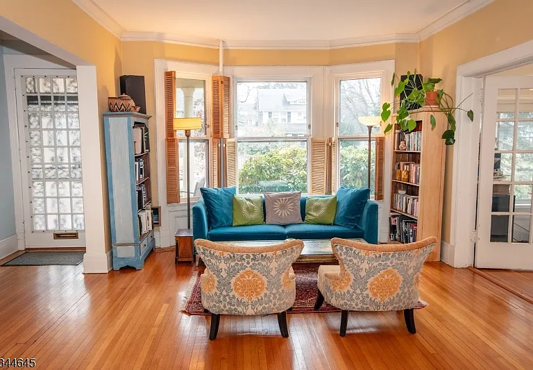 110 Montclair Ave — Photo 4
