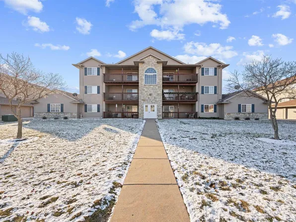 121 E Price St Unit 302, Eldridge, IA 52748