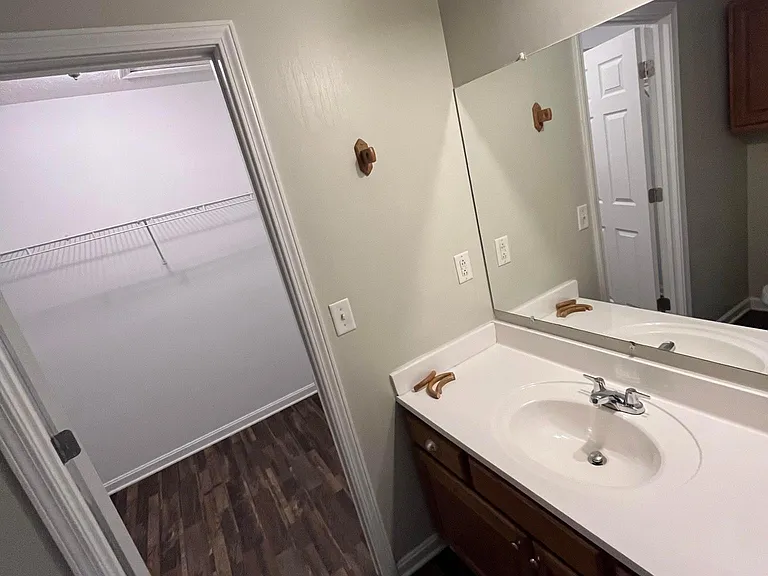 111 Calumet Ct — Photo 9