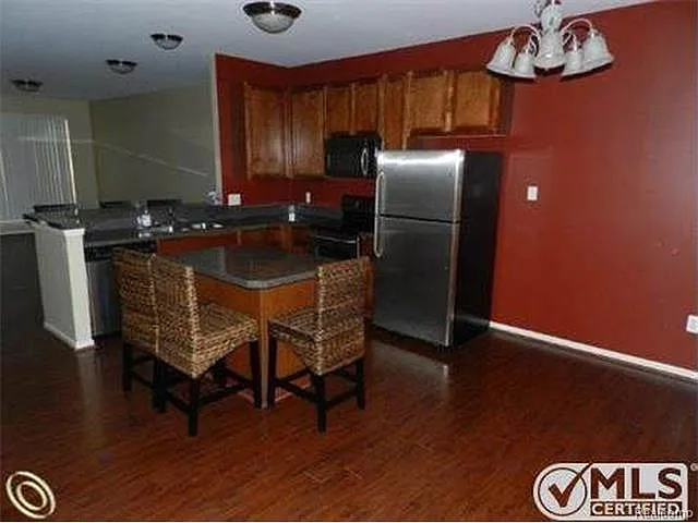 156 Center Blvd #1 photo 1