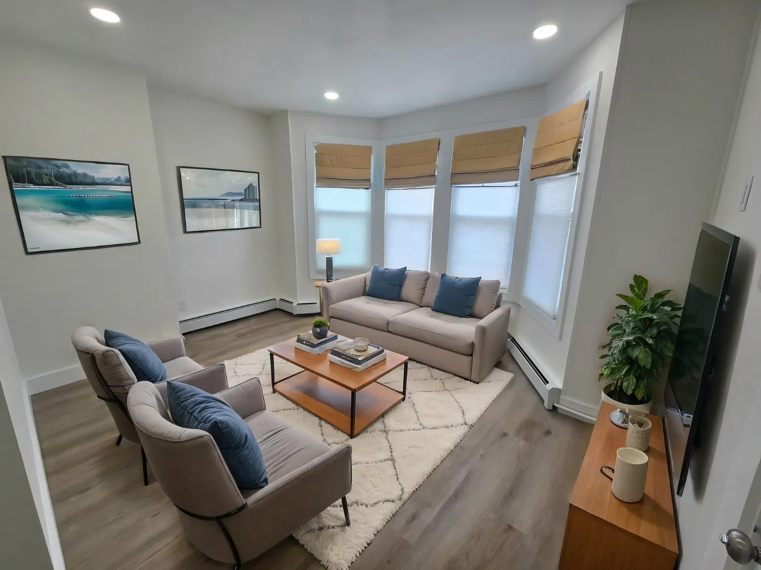 2 bed, 800 sqft, $2,200 — Photo 3