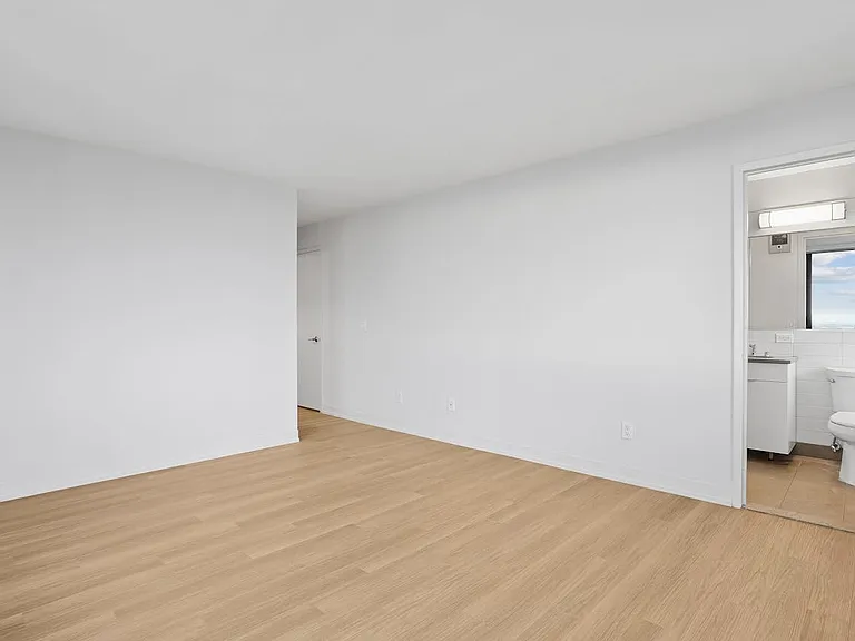 Columbus Pl #S49B — Photo 7