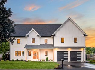 9 Robert Ave, Woburn, MA 01801