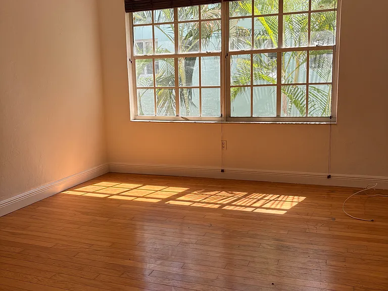 1022 Euclid Ave #12 — Photo 2