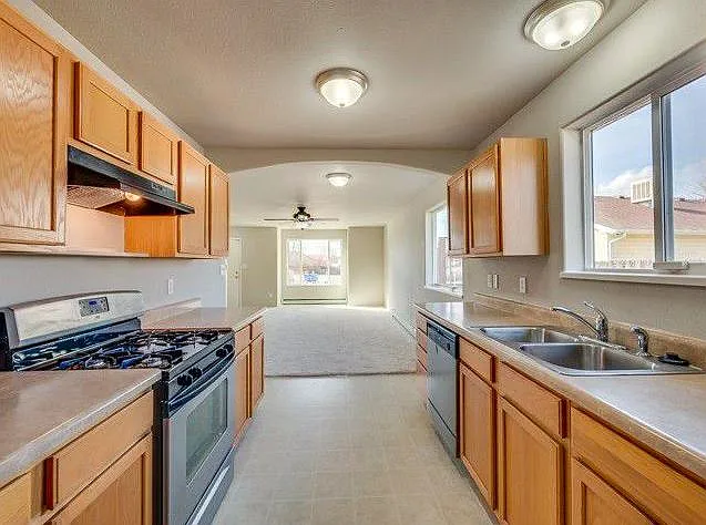 694 Bayberry Ct — Photo 2