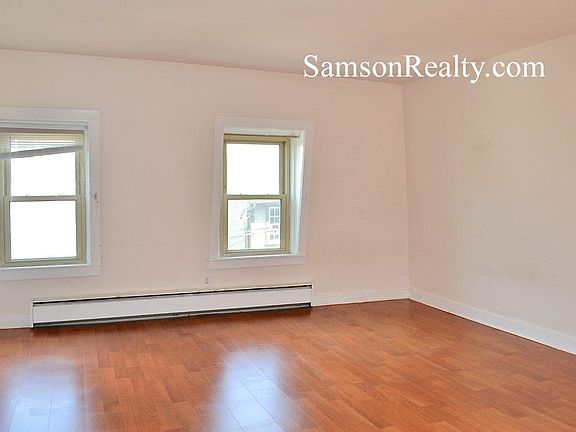 4th image of 323 Wickenden St #3
