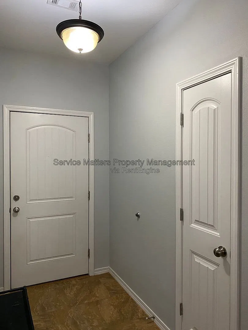3 bed, 2.0 bath, 1504 sqft, $1,895 — Photo 3