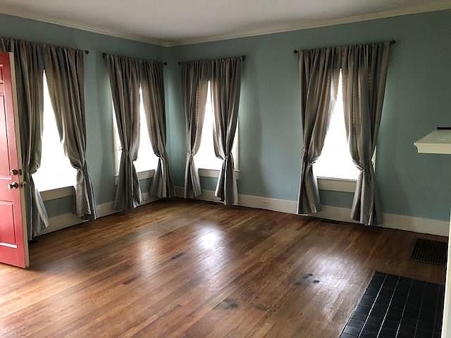 2nd image of 107 W Pettus St