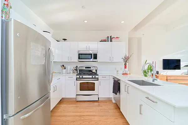 Rented by Living New York | media 8