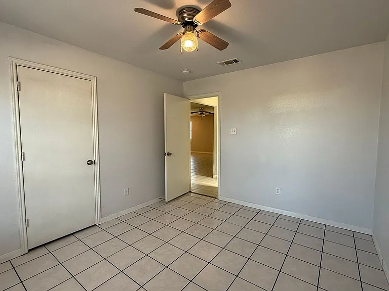 1820 Fleetwood Dr — Photo 18