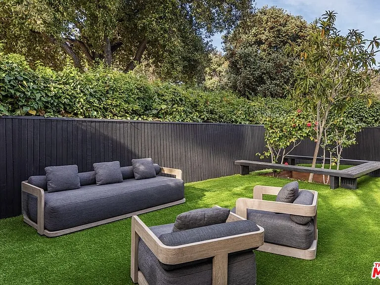 624 N Beverly Dr — Photo 29