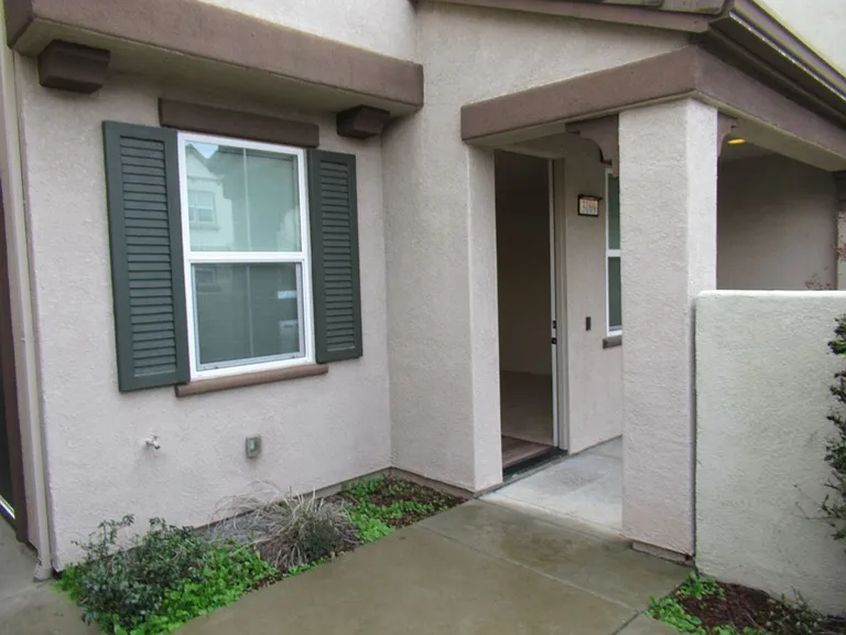 3169 Village Plaza Dr — Photo 4