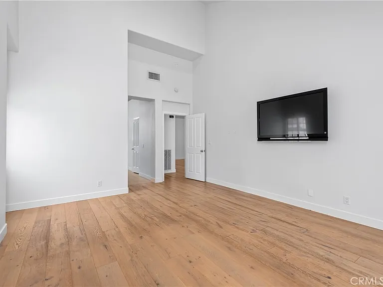 729 Maywood Ct — Photo 13