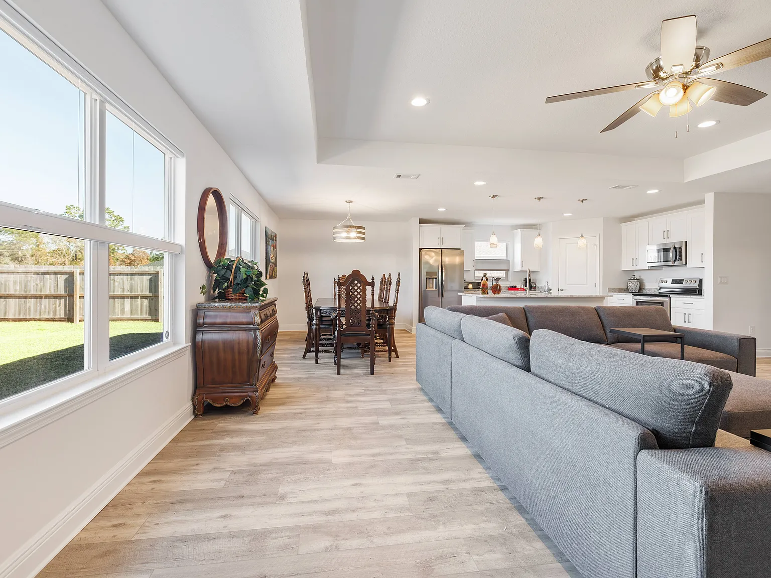 4 bed, 2155 sqft, $3,000 — Photo 4