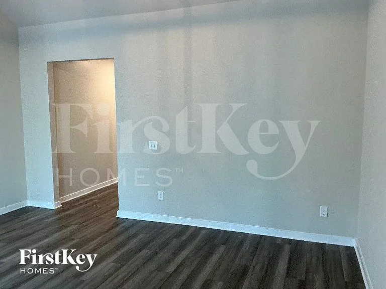 300 Avalon Way — Photo 2