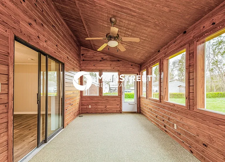 212 Meadowview Dr — Photo 6