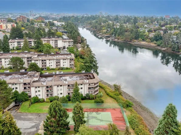 73 Gorge Rd W #310, Saanich, BC V9A 1L9