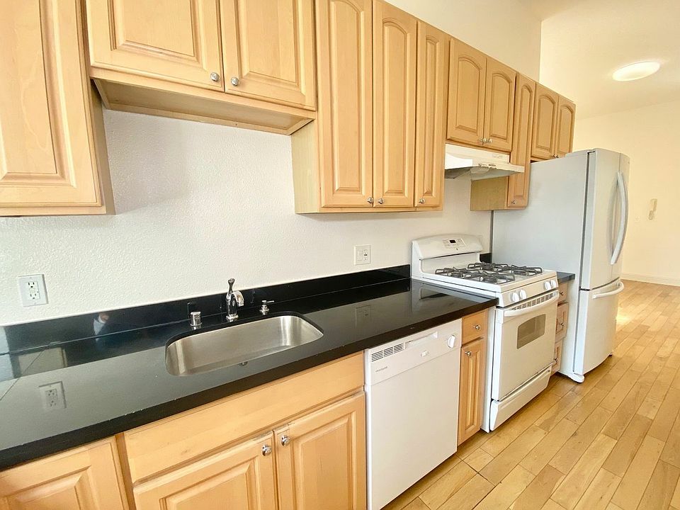 1st image of 963 Oak St #1