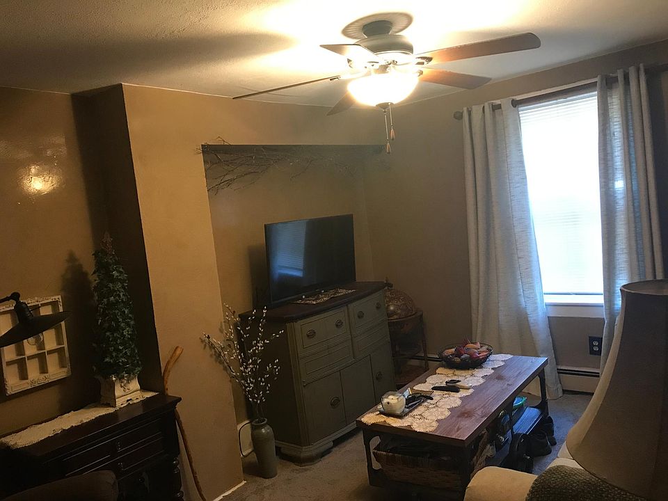 149 Spring St Windsor Locks CT Zillow