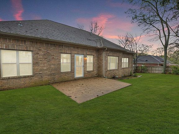 4th image of 110 Shady Woods Ct