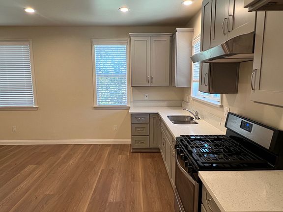 4th image of 9855 Olive St #B