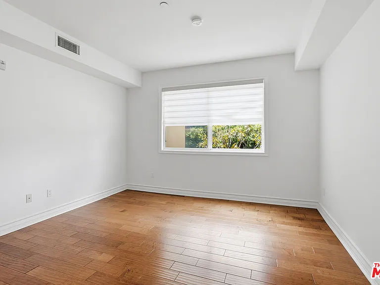 325 Arnaz Dr #201 — Photo 16