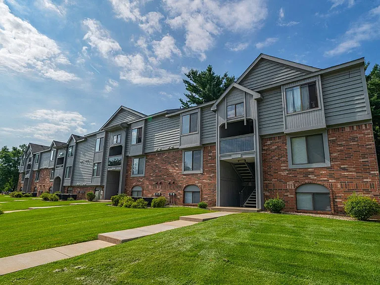 Arbor Lakes Apartments — Photo 31
