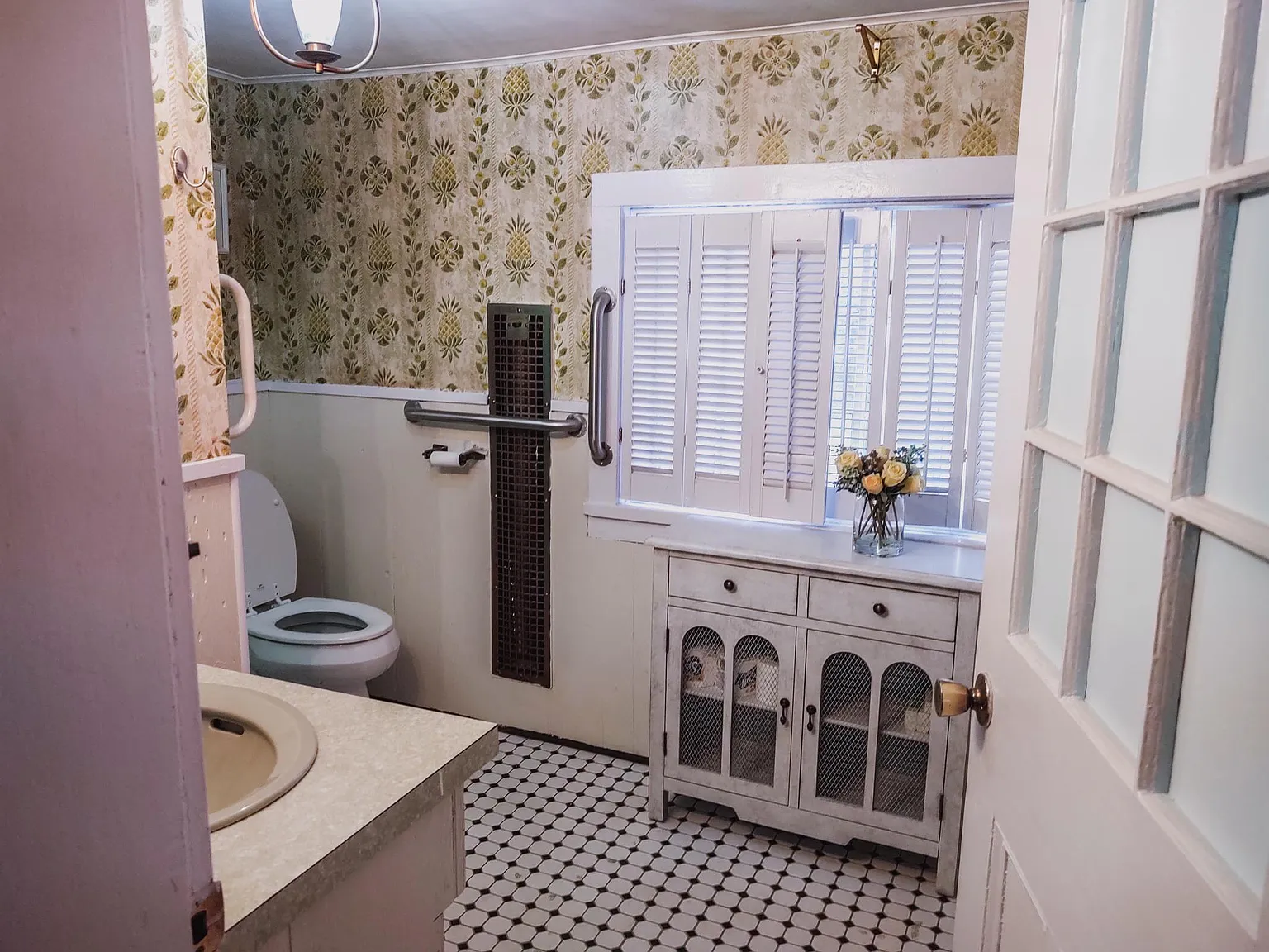 7 bed, 3016 sqft, $7,600 — Photo 2