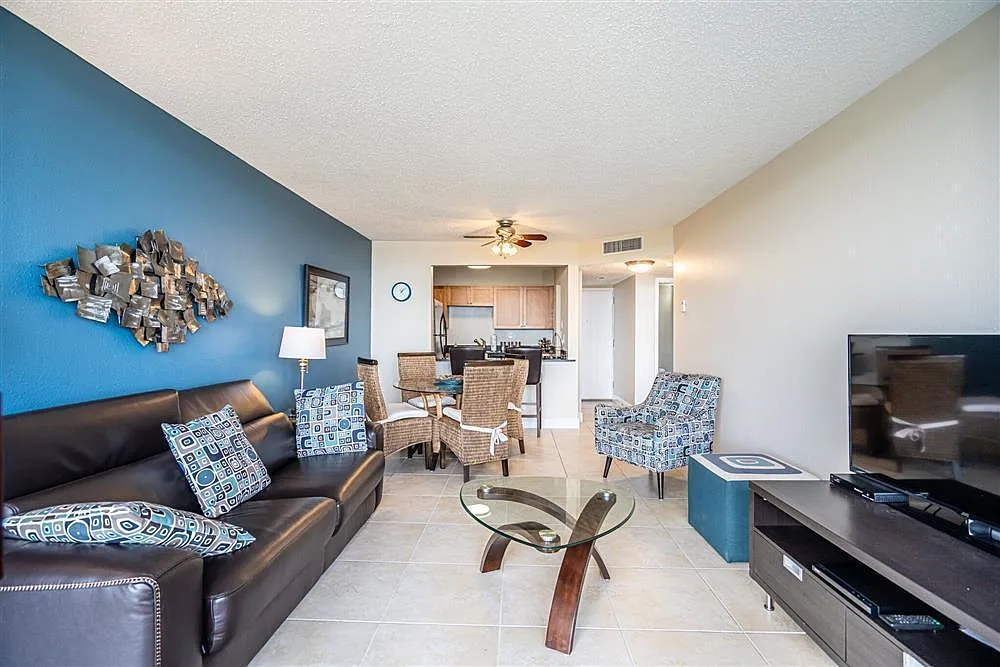 1 bed, 1.5 bath, 769 sqft, $2,100 — Photo 3